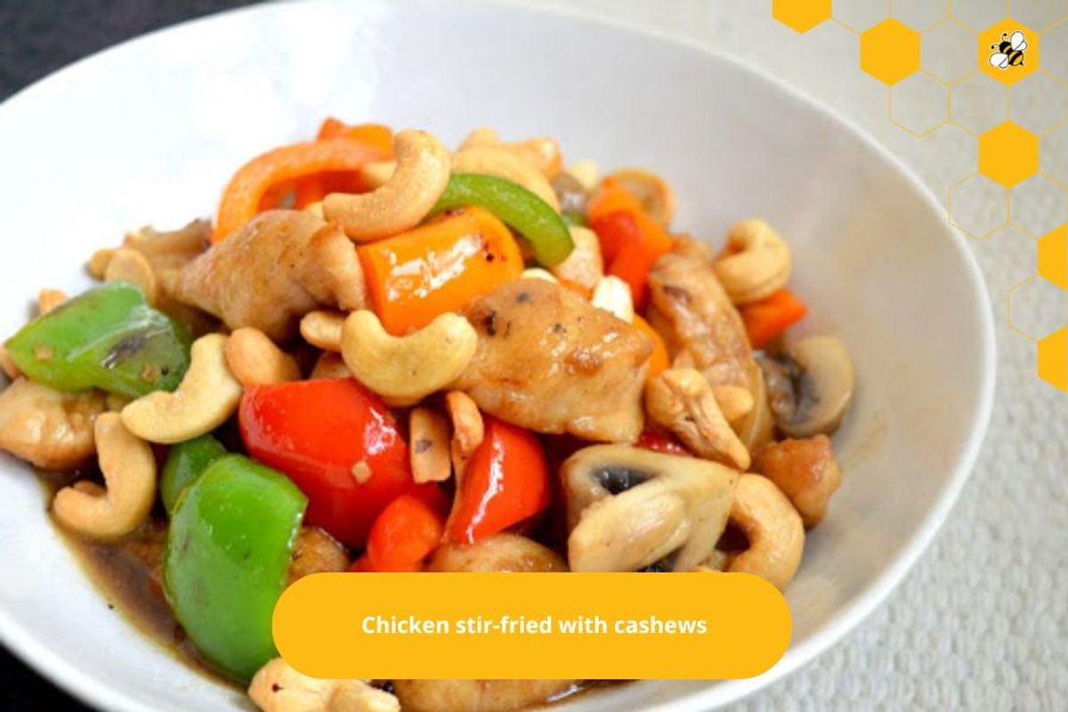 Chicken stir-fried with cashews