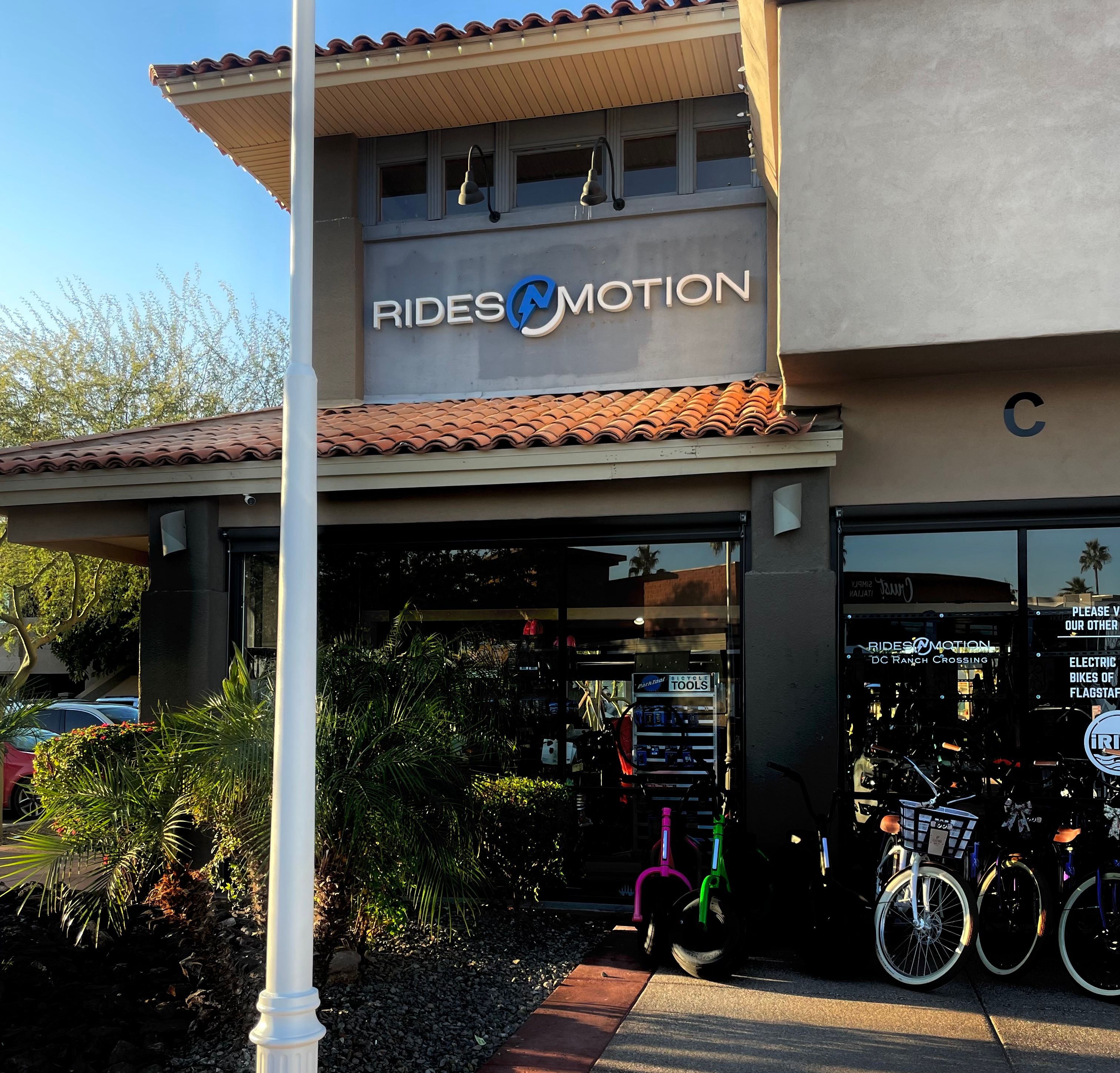 rides n motion store front