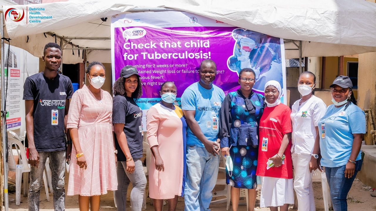 Group photo of DHDC focal points and healthcare workers in Lagos.
