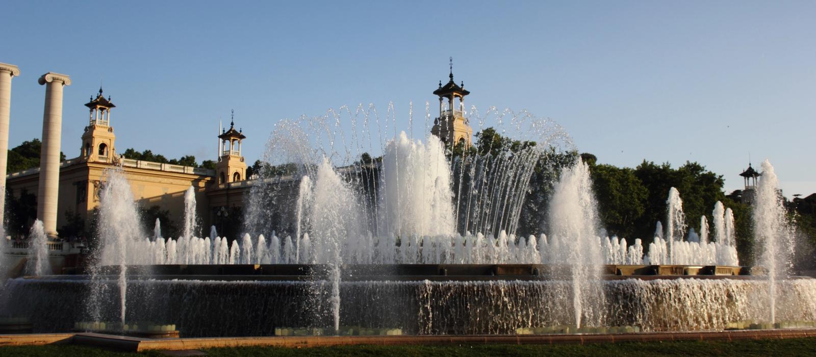 Nighttime light and water show at the Magic Fountain