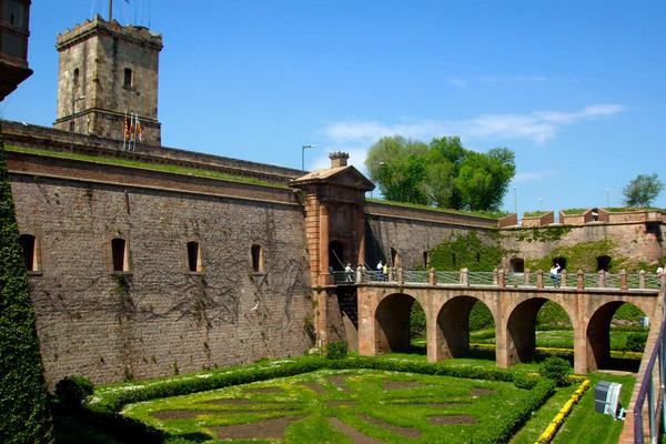 Montjuïc Castle overlooking the sea and port