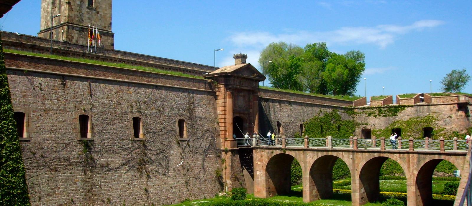 Montjuïc Castle overlooking the sea and port
