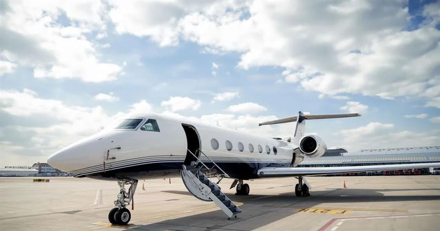 Gulfstream G550 — private jet charter in Madrid and Marbella · photo 1