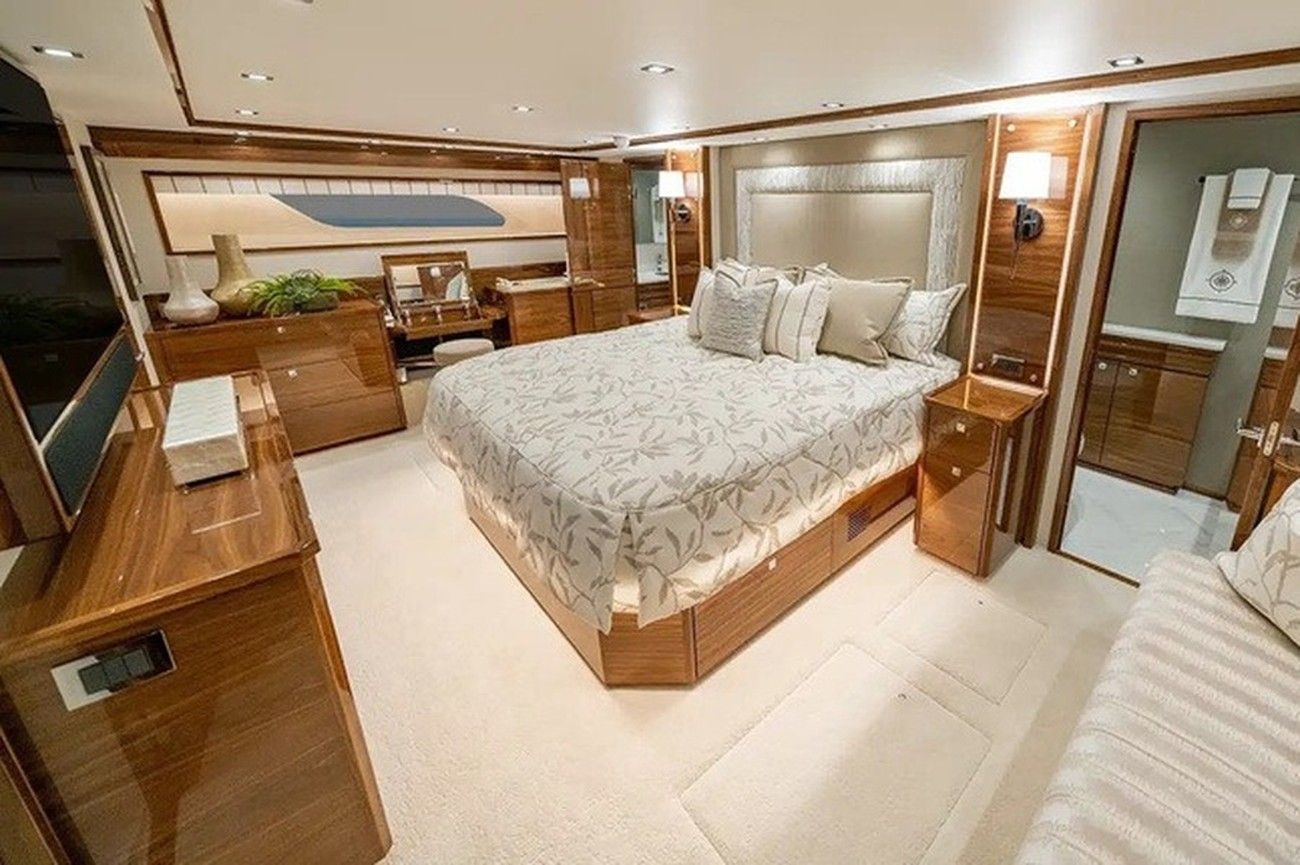 Antago 90 — yacht charter in Puerto Banús and Sotogrande · photo 5