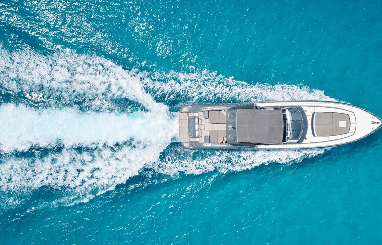 Happy Hour — Mangusta 80 Happy Hour — Mangusta 80 — yacht charter in Puerto Banús and Sotogrande · photo 4