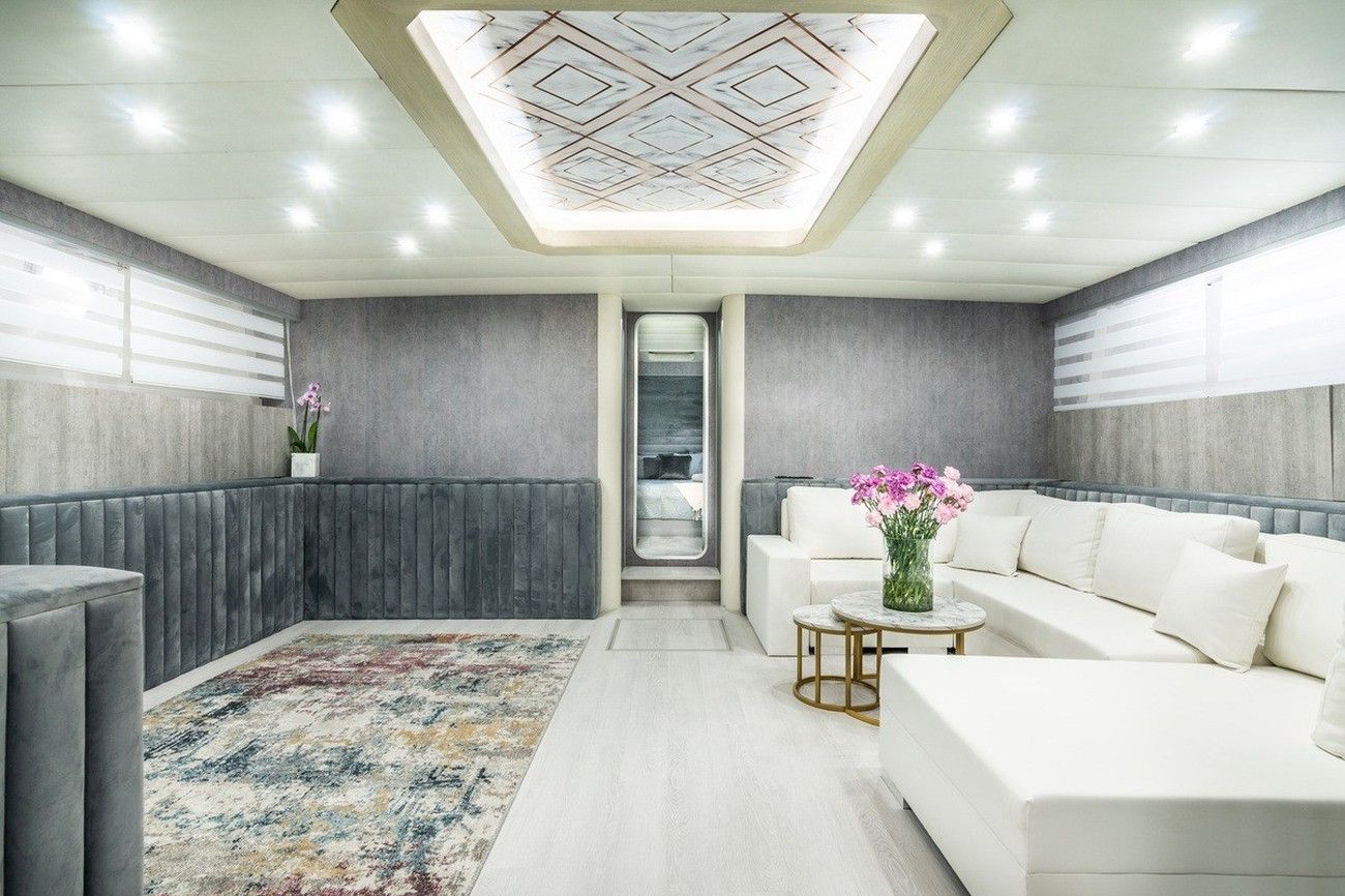 Mangusta 80 — yacht charter in Puerto Banús and Sotogrande · photo 4