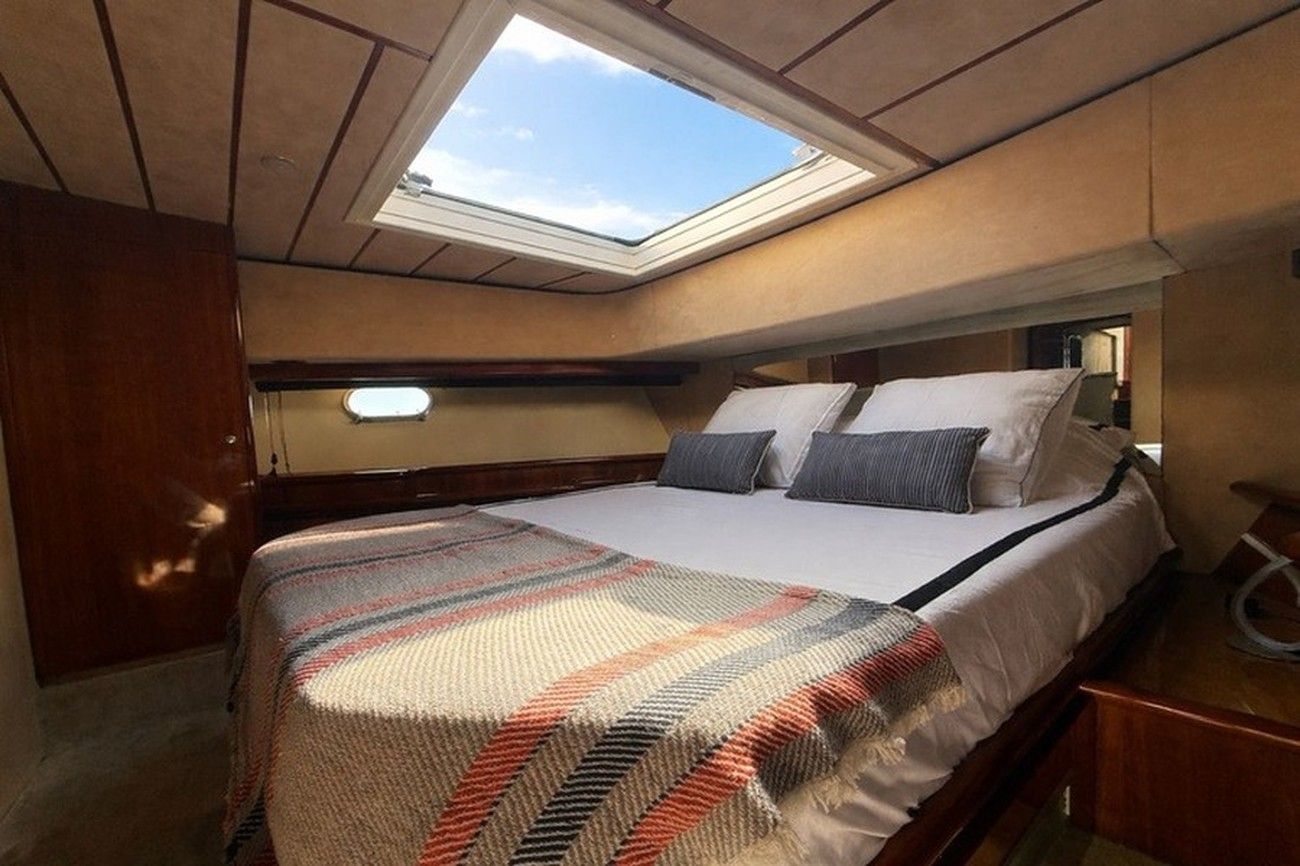 Ferretti 680 — yacht charter in Puerto Banús and Sotogrande · photo 6