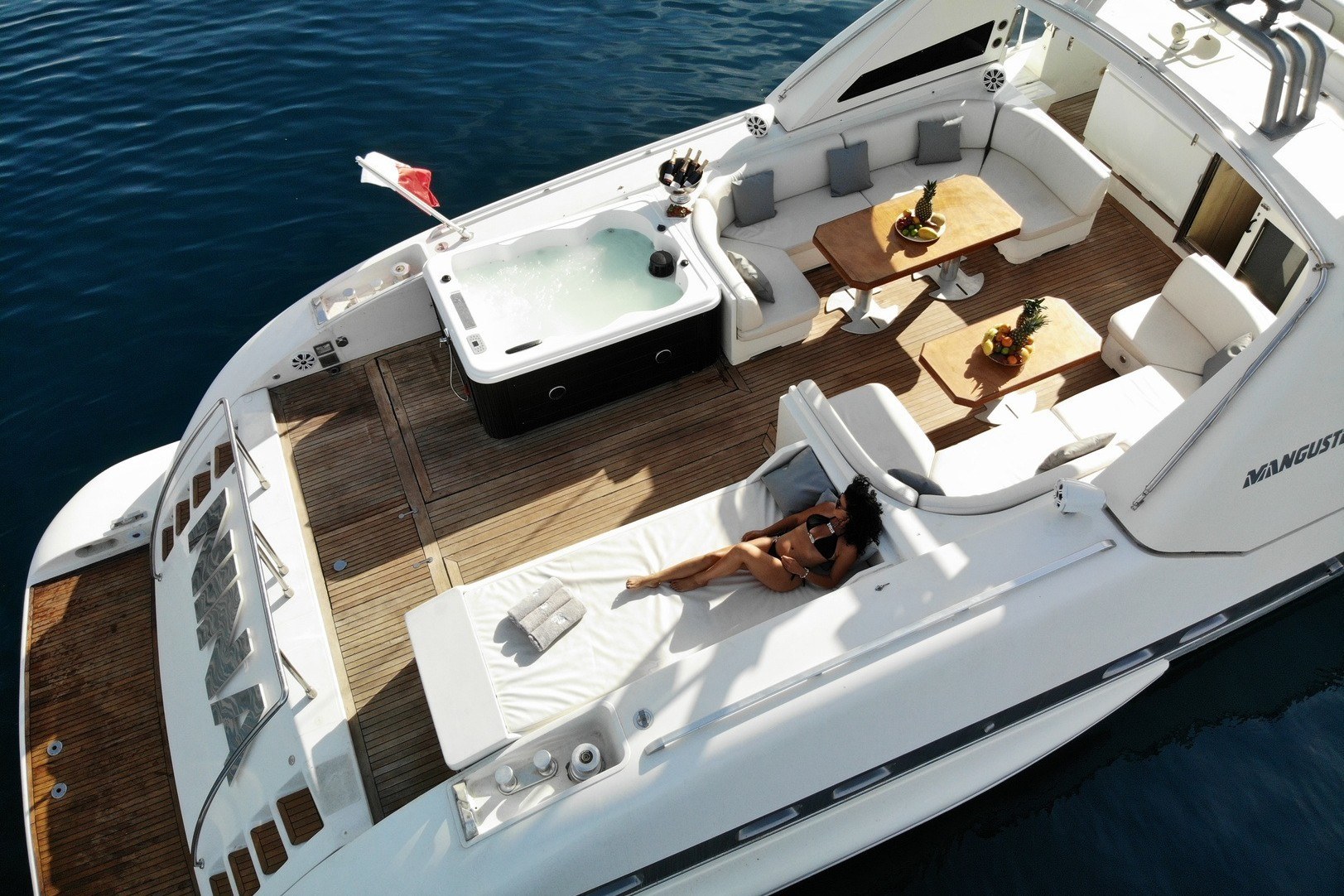 Mangusta 80 Mangusta 80 — yacht charter in Puerto Banús and Sotogrande · photo 3