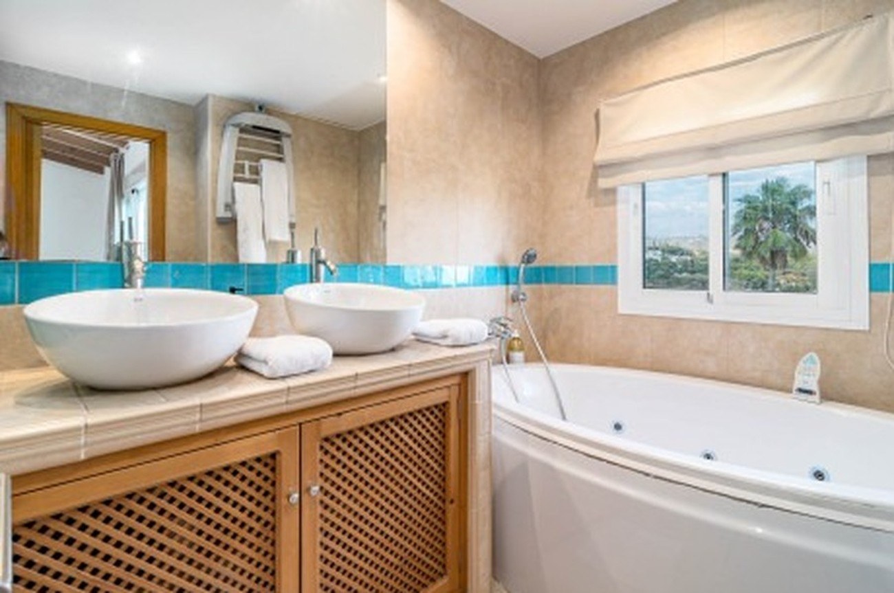 Villa Rio Real Golf Villa Rio Real Golf — luxury villa for rent in Marbella, Marbella Golden Mile · photo 5