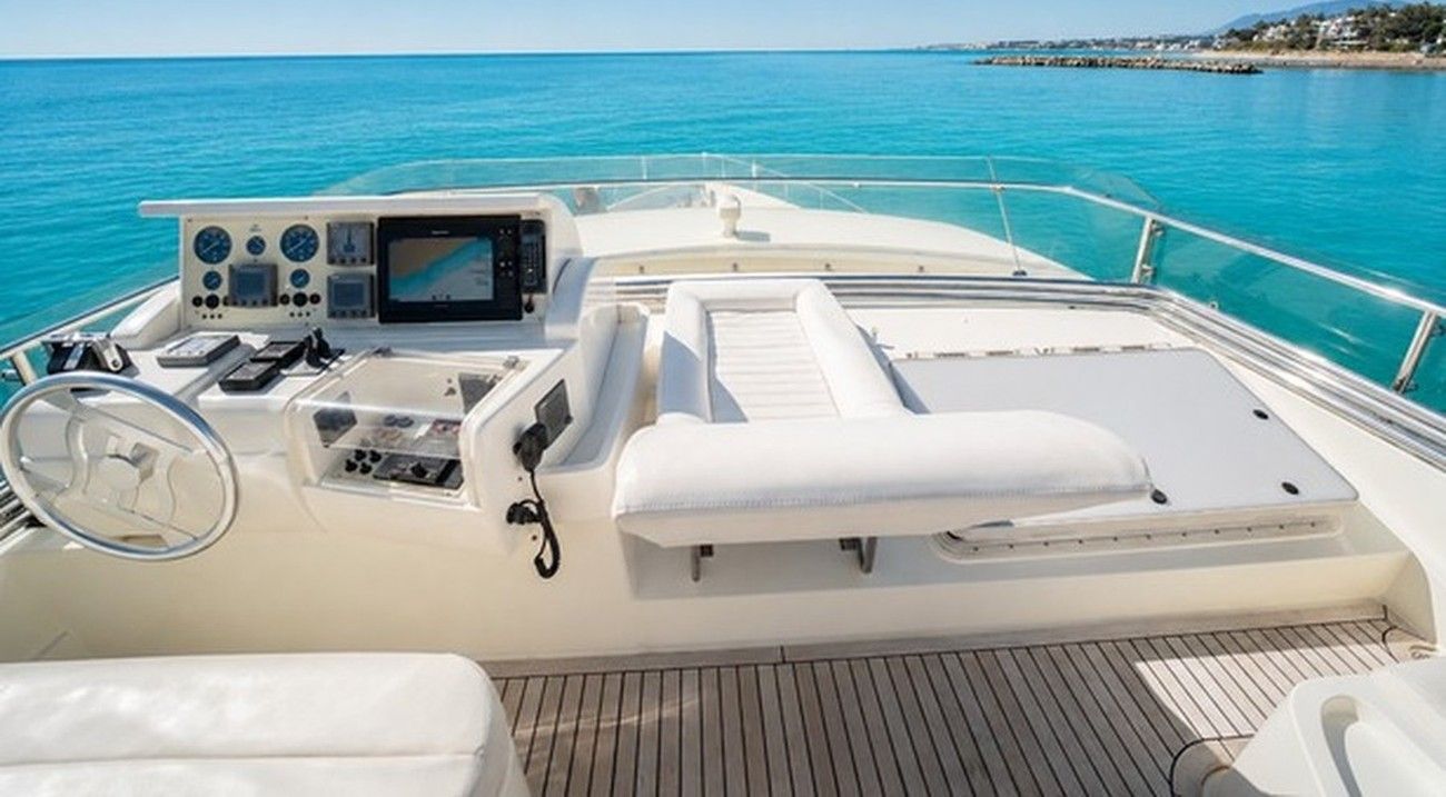 Ferretti 680 — yacht charter in Puerto Banús and Sotogrande · photo 4
