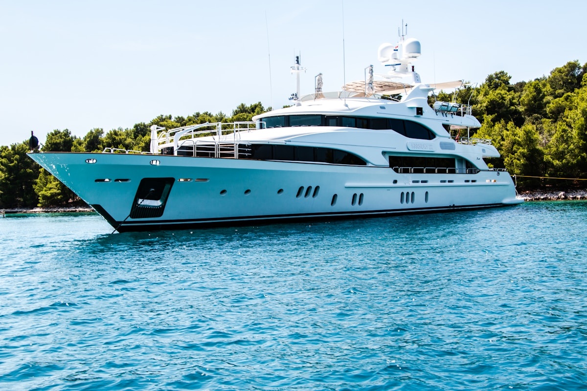 Yacht charter in Puerto Banús: prices, routes and what the broker won't tell you Yacht charter in Puerto Banús: prices, routes and what the broker won't tell you — Rosebud Hospitality journal · luxury concierge Madrid & Marbella