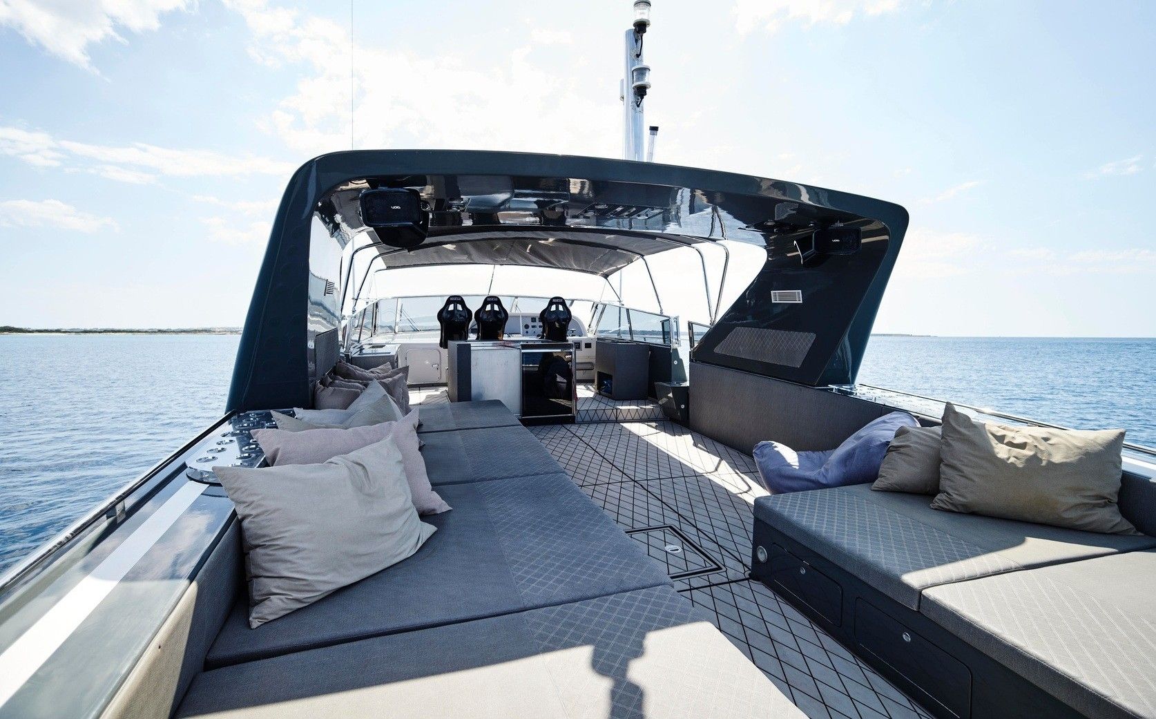 Happy Hour — Mangusta 80 — yacht charter in Puerto Banús and Sotogrande · photo 6