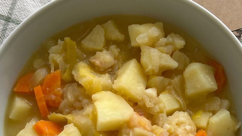 Un clásico vasco para disfrutar en tu mesa: porrusalda de bacalao