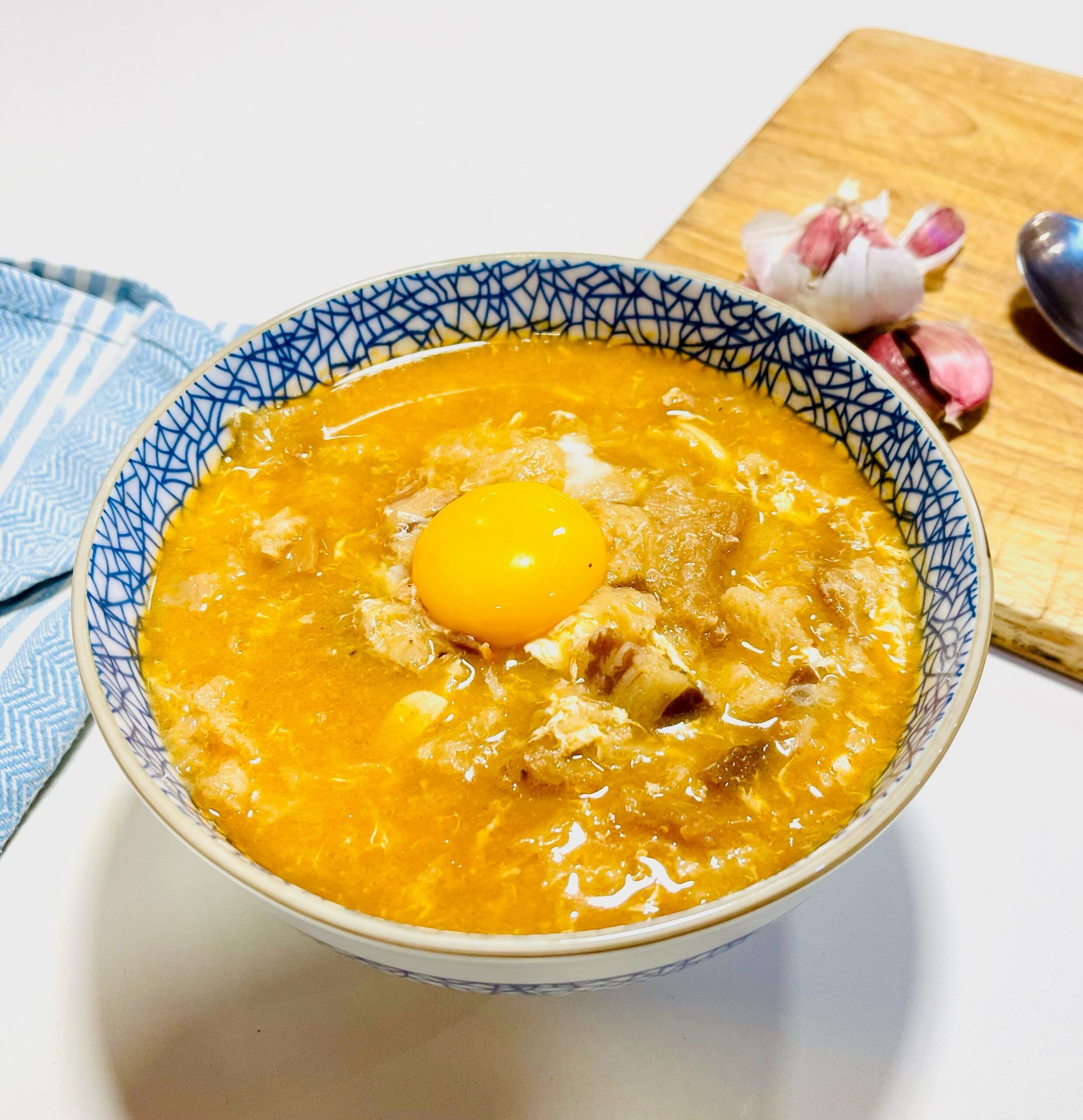 Cuando el grajo vuela bajo… ¡sopa de ajo!