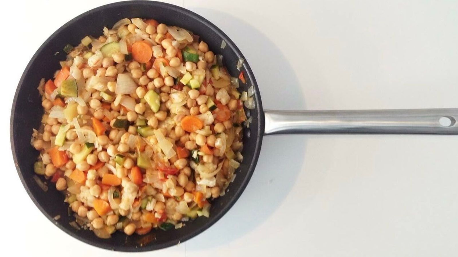 Garbanzos con bacalao: un clásico de cuchara en 20 minutos