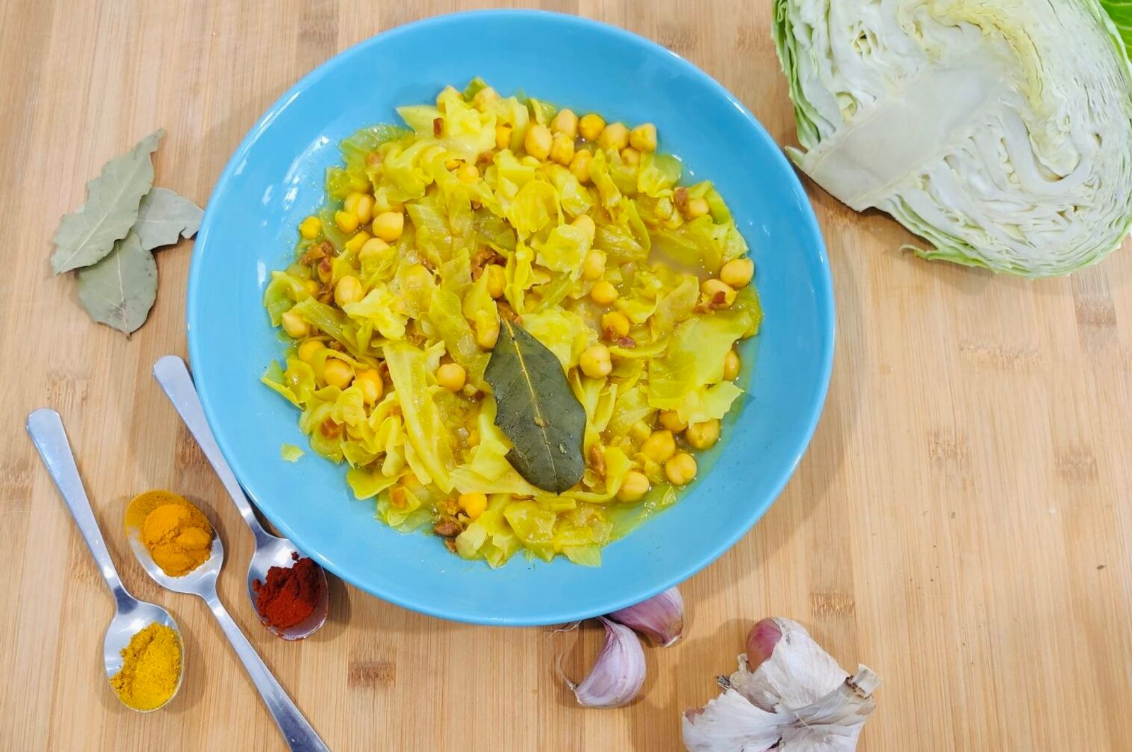Garbanzos con col