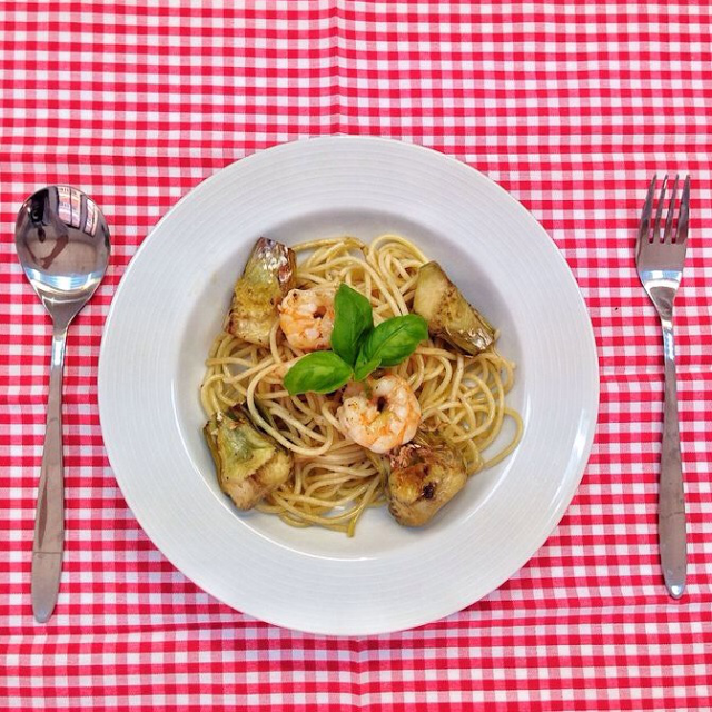 Receta de espaguetis con langostinos y alcachofas