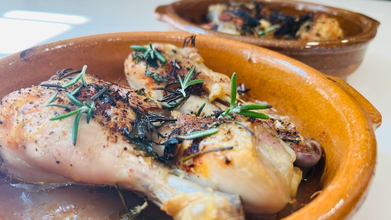 Pollo con cosas-que-dan-sabor y al horno