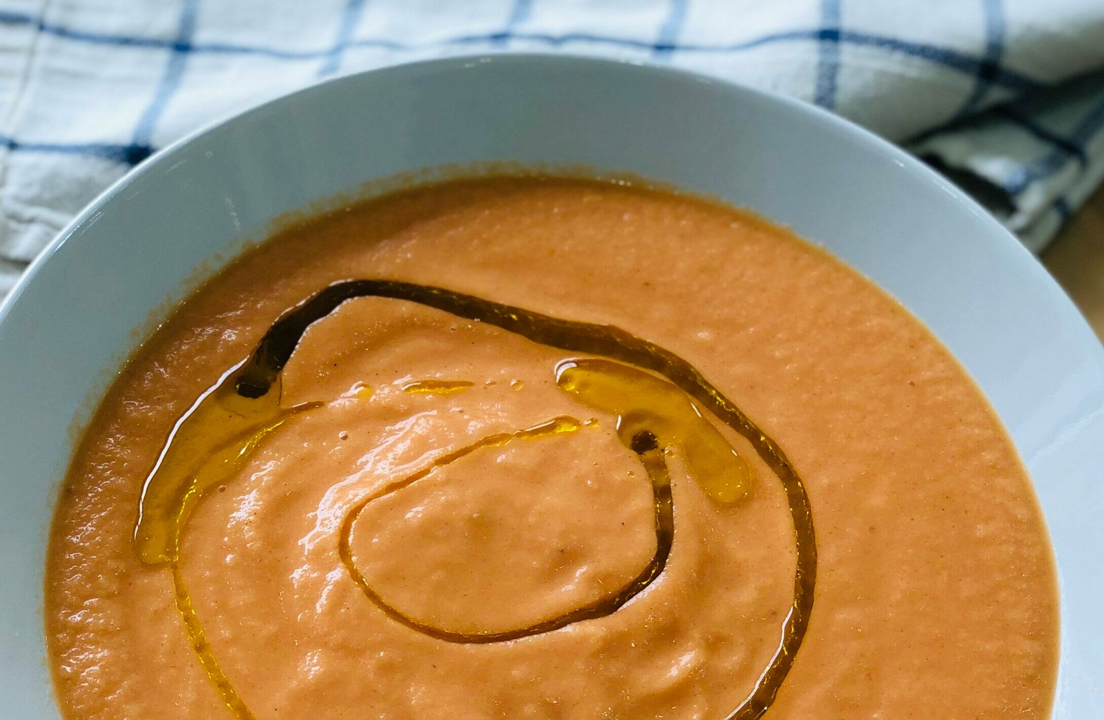 ¡Refréscate con este SALMOREJO CON MANZANA!