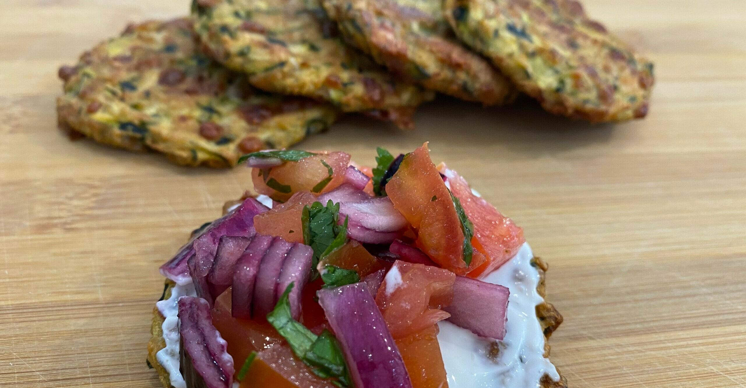 ¡Disfruta de estas tortitas de calabacín con un toque MEJICANO!