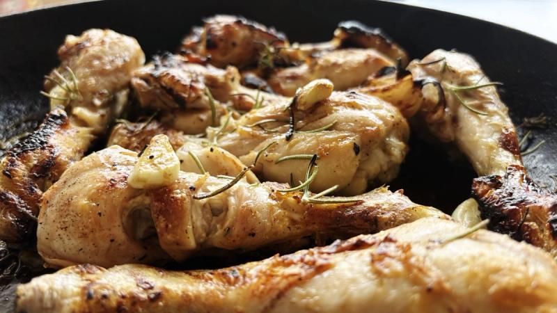 Un pollo sabor rústico con un toque oriental