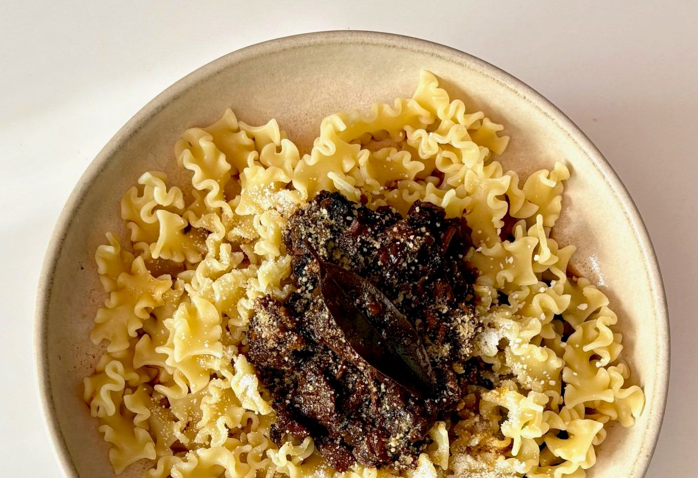 Pasta a la genovesa. Cocina lenta, sabor profundo