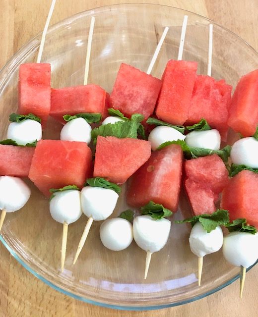 Brochetas de sandía y mozzarella