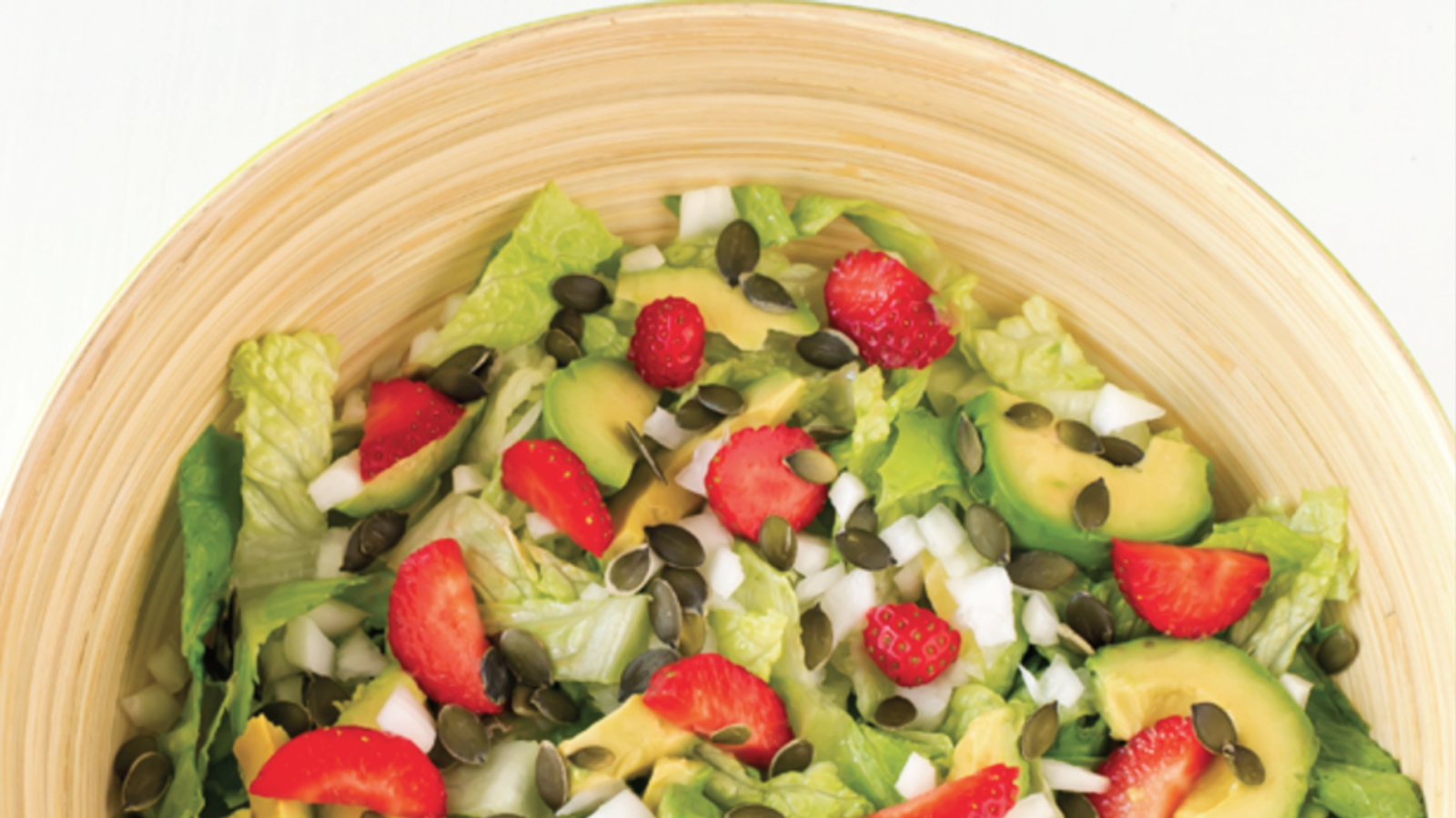 Sumérgete en la primavera con esta “Ensalada de fresas”