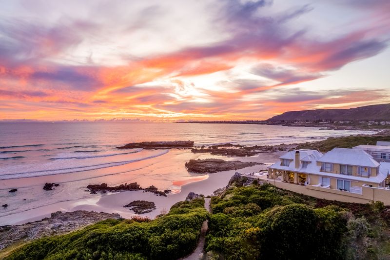 Hotels for whale watching in South Africa