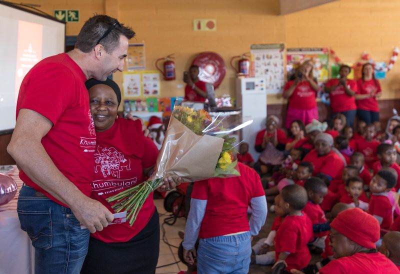 Agradecimiento de David Ryan a Mama Gloria al final de los festejos en Khumbulani