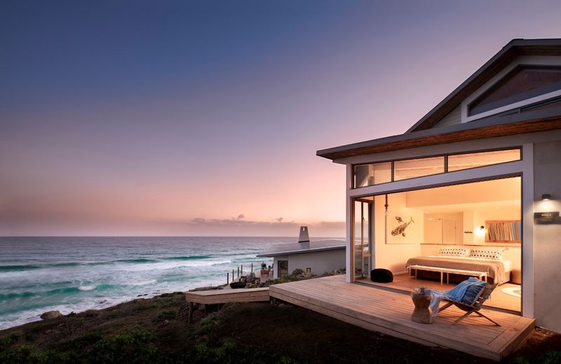 The lodge’s seven rooms are designed with modern lines and earthy tones