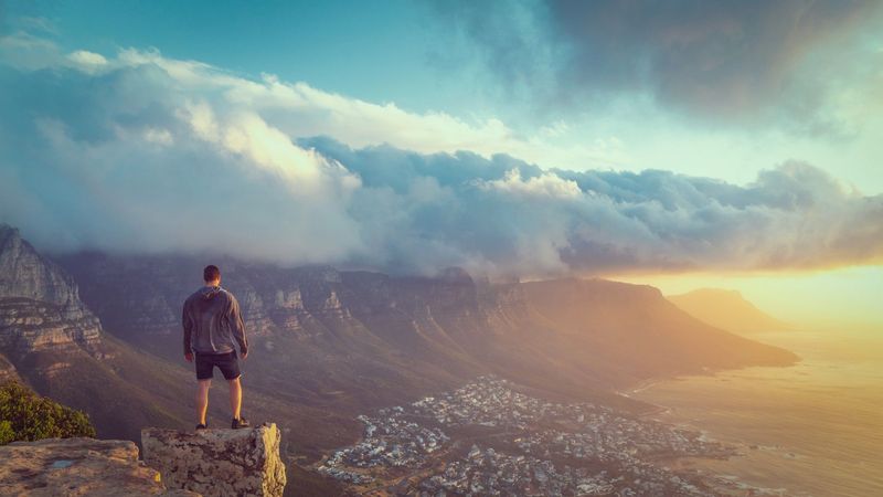 Apreciar a vista da Lion's Head na Cidade do Cabo é uma das melhores maneiras de apreciar a beleza natural da cidade