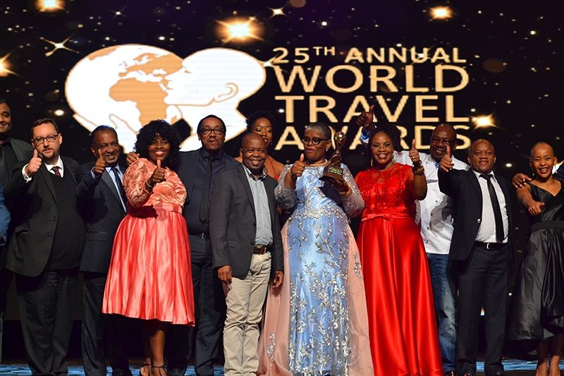 Vencedores do World Travel Awards da África e do Oceano Índico reúnem-se para foto no palco principal