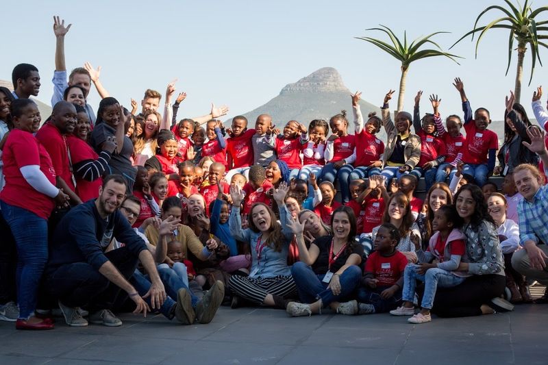 Kinder der Khumbulani Tagesstätte besuchen Rhino Africa anlässlich Nelson Mandela Day