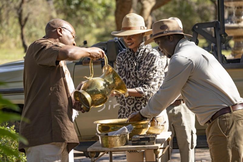 Sasakwa Lodge Guests arriving at lodge