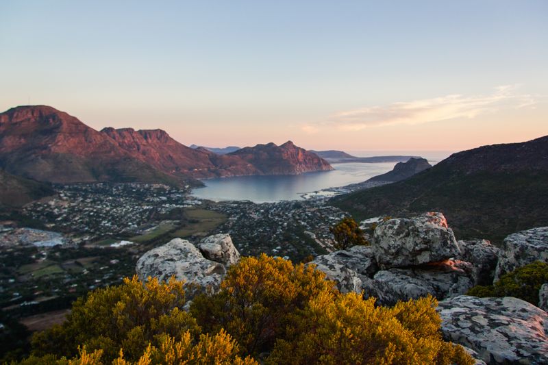 Fahren Sie mit dem Hop on-Hop off Bus bis nach Hout Bay