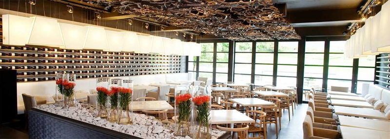 BistroSixteen82 is a combination of modern design with earthy textures and features