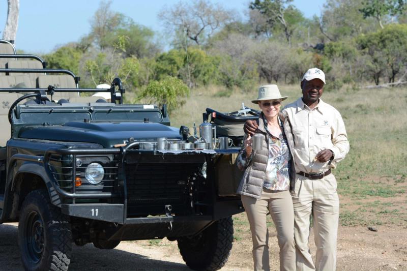 Tea-and-snacks-on-a-Londolozi-Game-Drive
