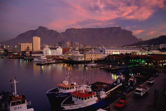 Victoria & Alfred Waterfront: a place for all seasons