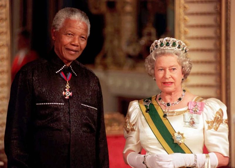 Nelson Mandela et la Reina Isabel II