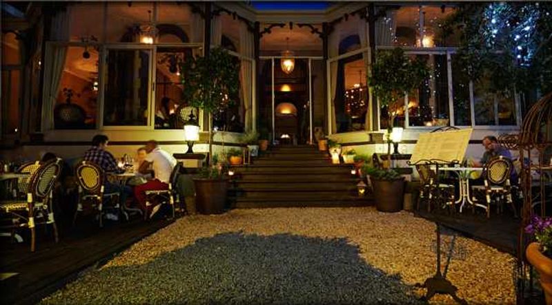 The atmosphere of Kloof Street House easily attracts passersby to stop for a cocktail or two