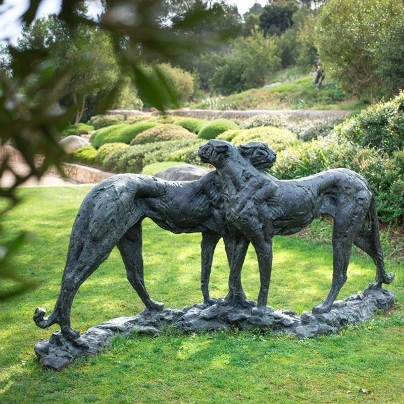 Sculpture en bronze d'un couple de guépards par Dylan Lewis.