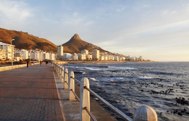 El paseo marítimo de Sea Point, en Ciudad del Cabo.