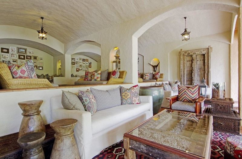 L'intérieur du salon de Chobe Game Lodge, top adresse en Afrique
