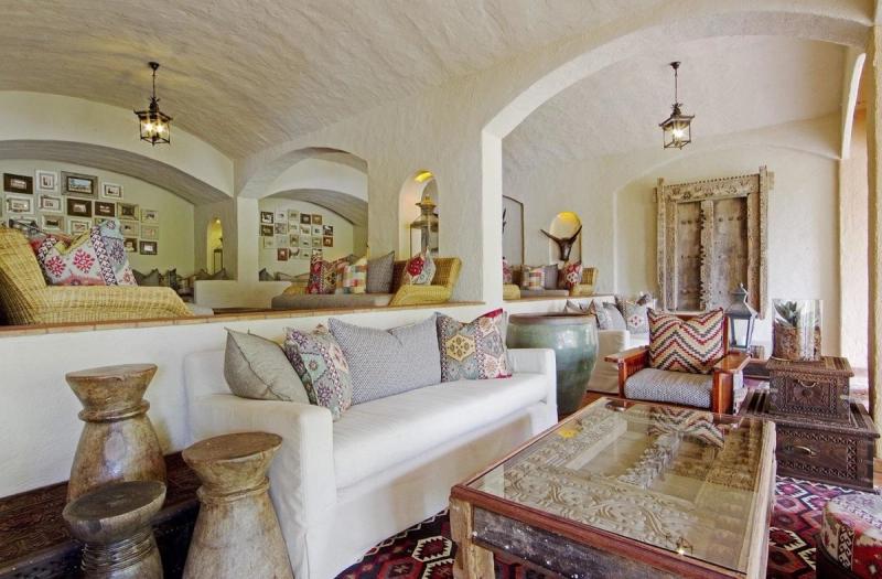 L'intérieur du salon de Chobe Game Lodge, top adresse en Afrique