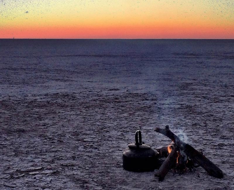 Las salinas de Makgadikgadi al amanecer