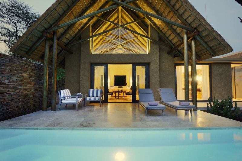 Familienfreundliche Lodges im Krüger: Das Kapama Southern Camp mit Swimmingpool in einer Luxusvilla