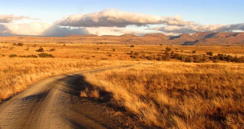 Vast, grassland landscape of the Klein Karoo