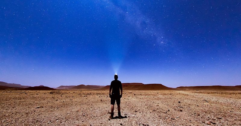 Zitate, die Fernweh nach Afrika verursachen: Urlauber in der Wüste