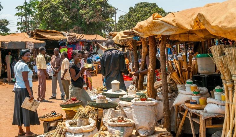 Menschen auf einem Markt in Livingstone